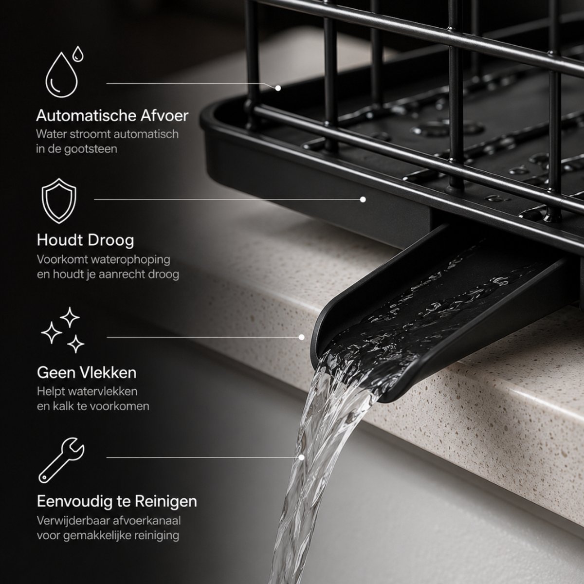 Detail van de afvoertuit van een zwart afdruiprek waar water in een gootsteen stroomt. Automatische afvoer, houdt droog.