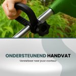 Een hand die een verstelbaar, zwart steunhandvat vasthoudt aan een groene trimmer.