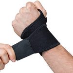 Zwarte polsband met klittenbandsluiting, bevestigd aan een pols.