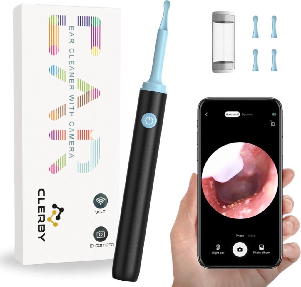 Zwarte oorreiniger met lichtblauwe details, opzetstukken, verpakking en een smartphone die het binnenoor toont.