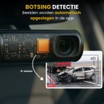 Zwarte dashcam met close-up van interne componenten en een weergave van een auto-ongeluk met schade.